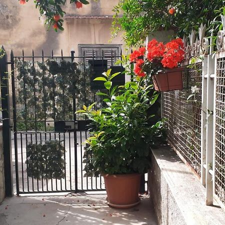 Charming Apartment In Mondello Palermo Kültér fotó