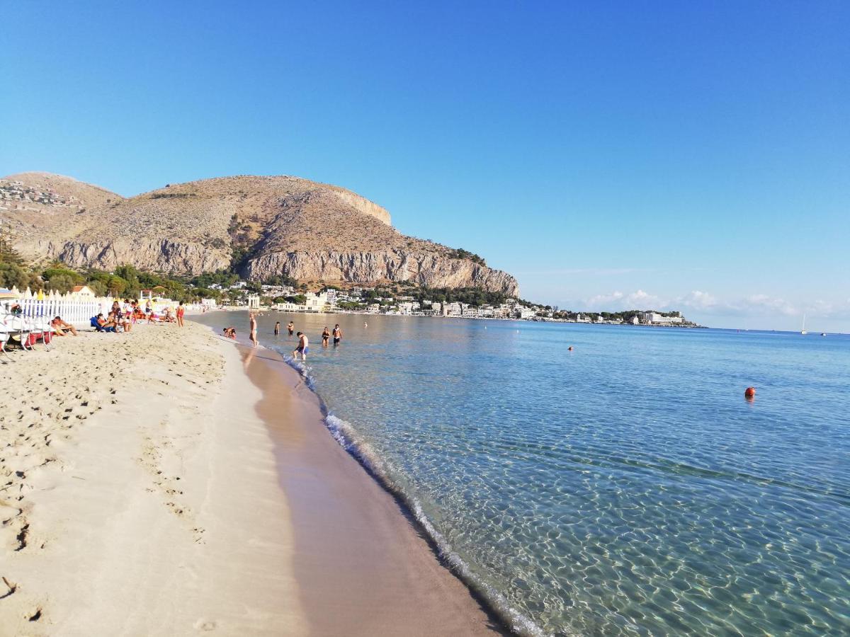 Charming Apartment In Mondello Palermo Kültér fotó