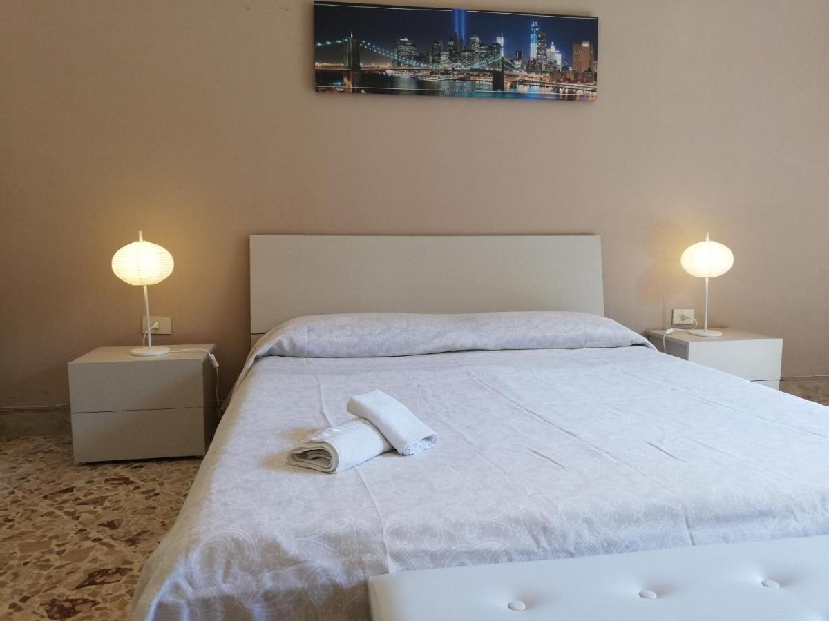 Charming Apartment In Mondello Palermo Kültér fotó