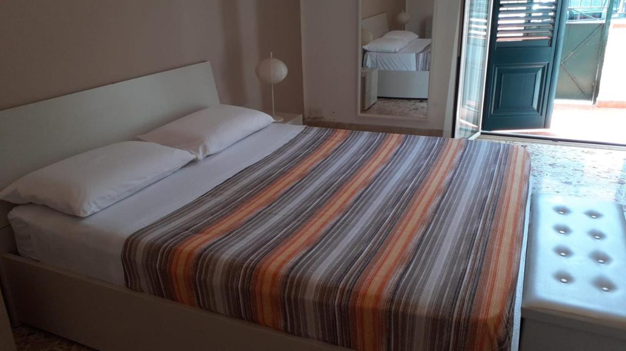 Charming Apartment In Mondello Palermo Kültér fotó